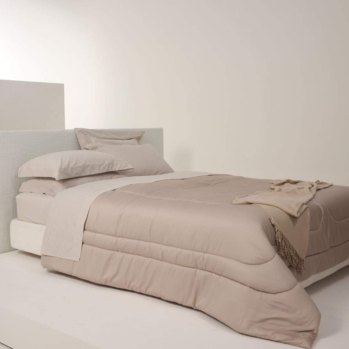 01 14 0062 MANTA MILLY TOQUE CASHMERE Dourado 002